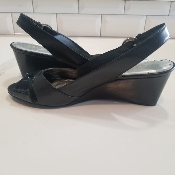 BCBGirls strappy back shoes. Size 9.5 - Picture 3 of 5